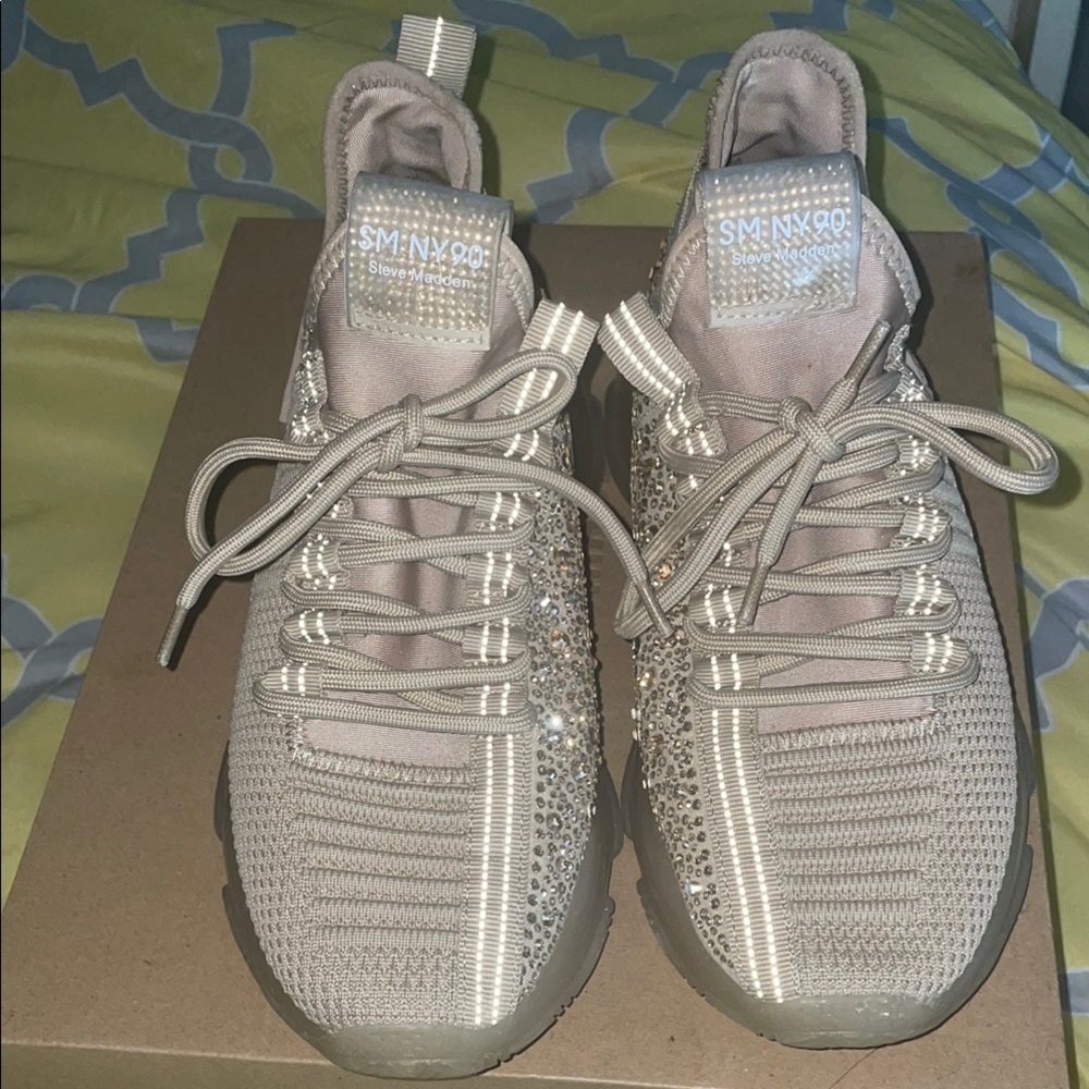 Steve Madden Tan Sneakers with Modern Design and Lightweight Comfort